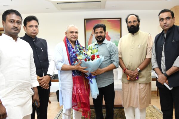 सीएम रेवैंथ रेलवे मंत्री से मिलता है, 8,000 करोड़ रुपये की क्षेत्रीय रिंग रेल परियोजना के लिए अनुमोदन मांगता है