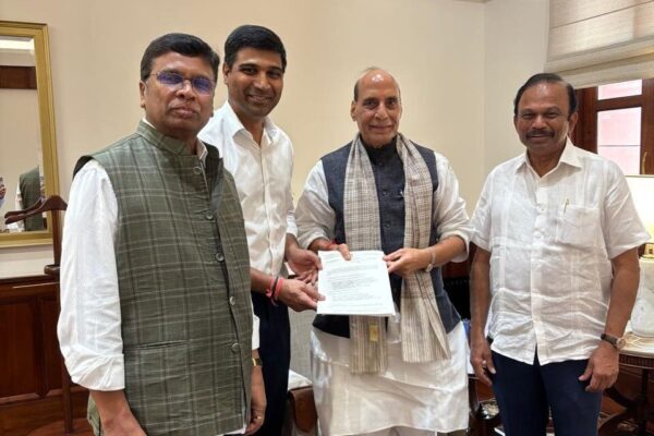 टीडीपी सांसद राजनाथ सिंह से मिलते हैं, एपी में 4 डिफेंस-एरोस्पेस मैन्युफैक्चरिंग हब के लिए प्रस्ताव प्रस्तुत करते हैं