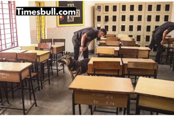 दिल्ली और बेंगलुरु स्कूलों को बम की धमकियां प्राप्त होती हैं, पुलिस लॉन्च जांच