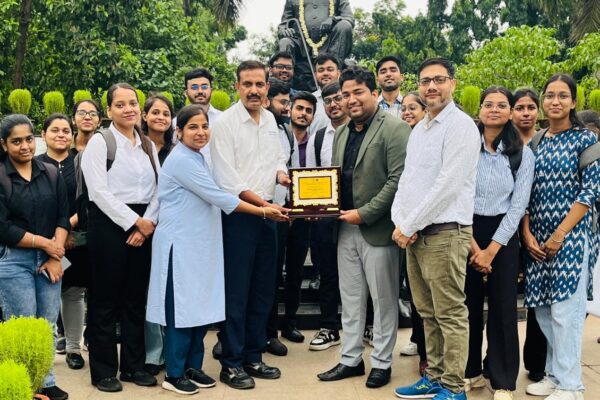 Jamshedpur CA के छात्र उद्योग जोखिम के लिए टाटा मोटर्स का दौरा करते हैं