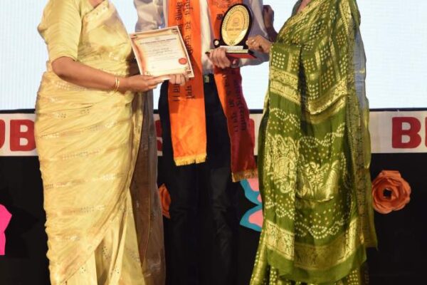 डीएवी पब्लिक स्कूल बिस्टुपुर में सुपर अचीवर्स पुरस्कार समारोह