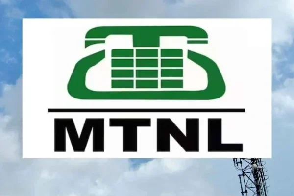 MTNL कर्मचारी BSNL विलय के रूप में अनिश्चित भविष्य का विरोध करते हैं