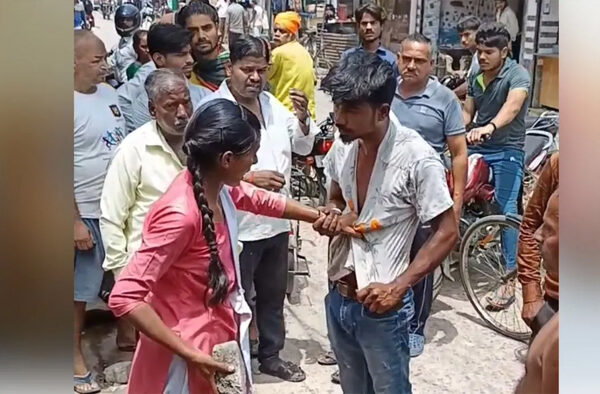 Girl Student Slapped Man 10 Minutes and Beat Him Middle Street