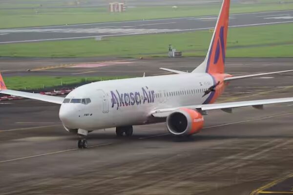 Major Accident Mumbai Airport Cargo Truck Collides Akasa Airlines Plane