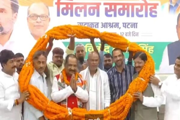 JDU shocks before election, former MLC joins Congress with hundreds of supporters