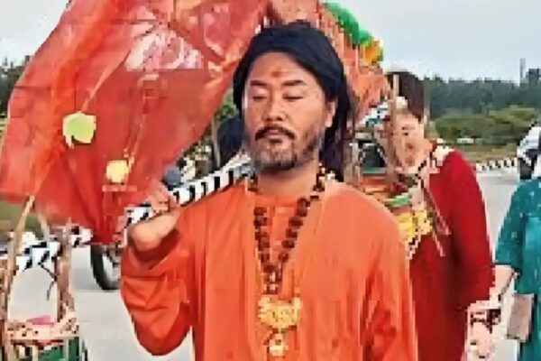 Tokyo Businessman Left His Company Worth Crores Backa Devotee Now He Distributing Food Devotees Dehradun