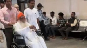 Asaram came to get treatment in a hospital in Indore, followers came to meet in large numbers
