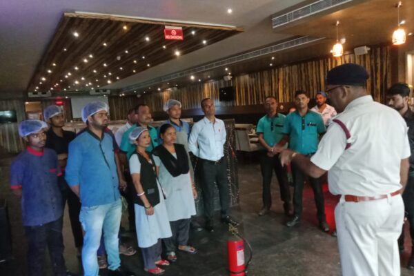जमशेदपुर में होटल और अस्पताल में आयोजित फायर सेफ्टी मॉक ड्रिल