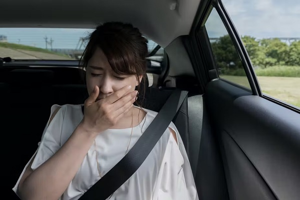 If the problem of motion sickness is upset during the journey, then these measures will be useful in rescue