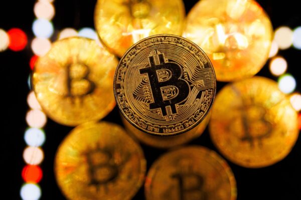 बिटकॉइन $ 112k हिट करता है, लेकिन कुछ लगता है