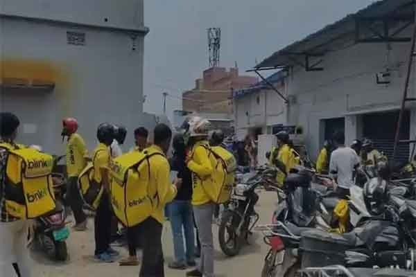 रांची में ब्लिंकिट के कार्यकर्ता की मौत का विरोध