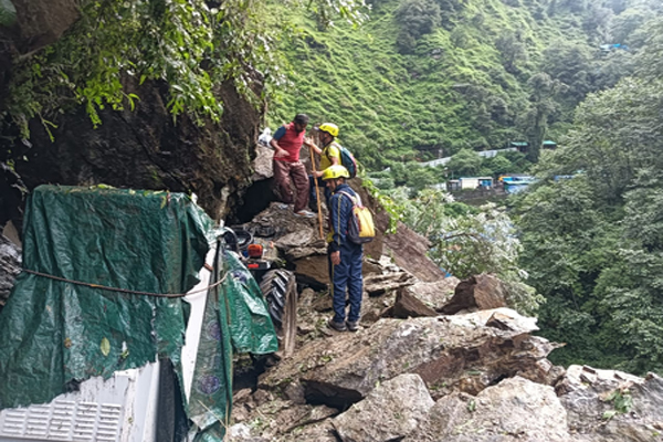 Kedarnath Yatra temporarily stopped due to landslides